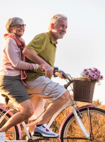couple retraités à vélo